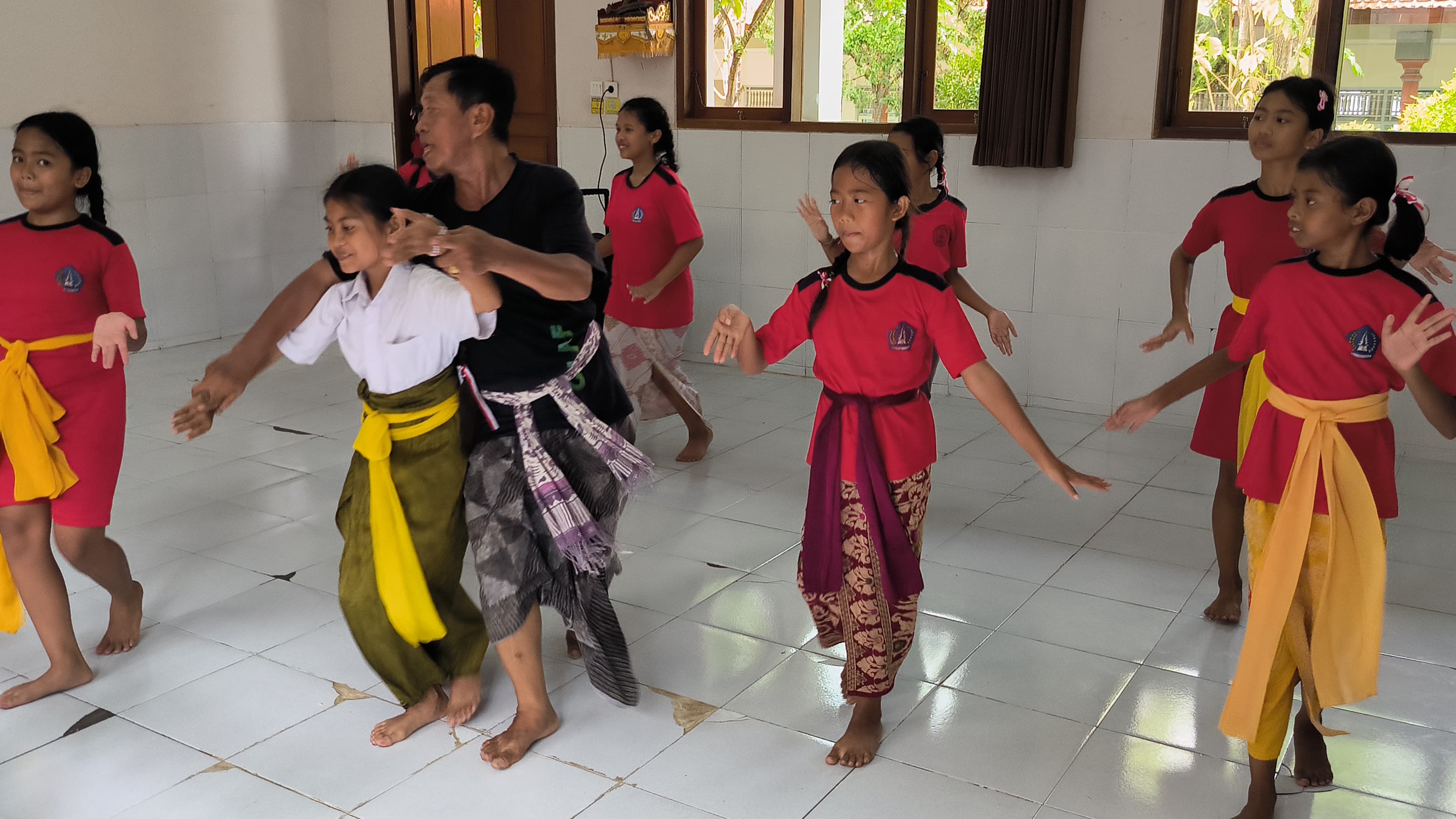 Menari